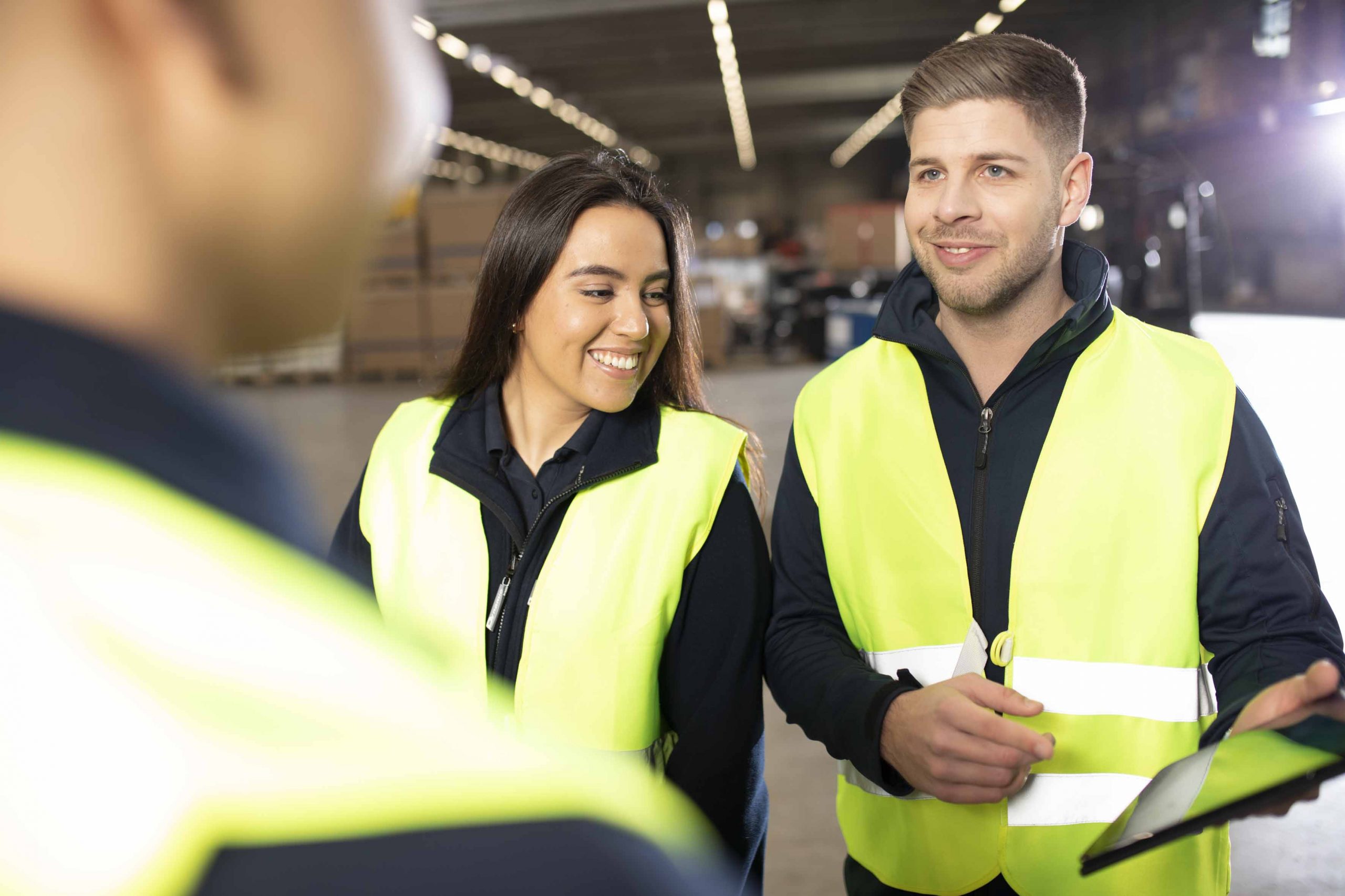 Junge Menschen aus der Logistikbranche